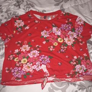 Selling colorful t-shirt women’s size L